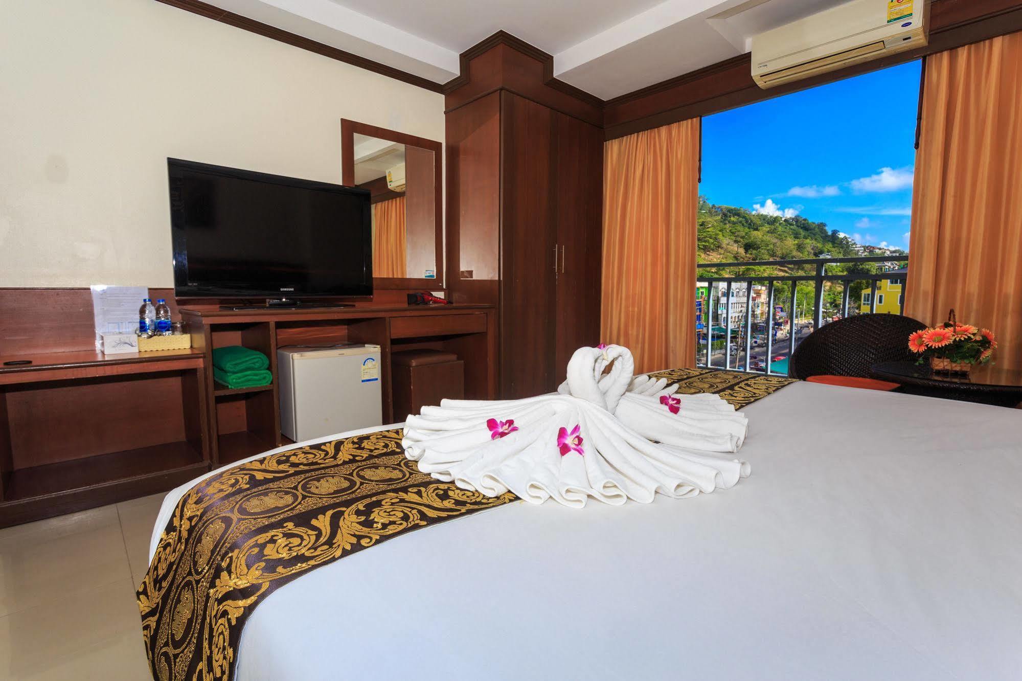 Sharaya Patong Hotel Екстер'єр фото