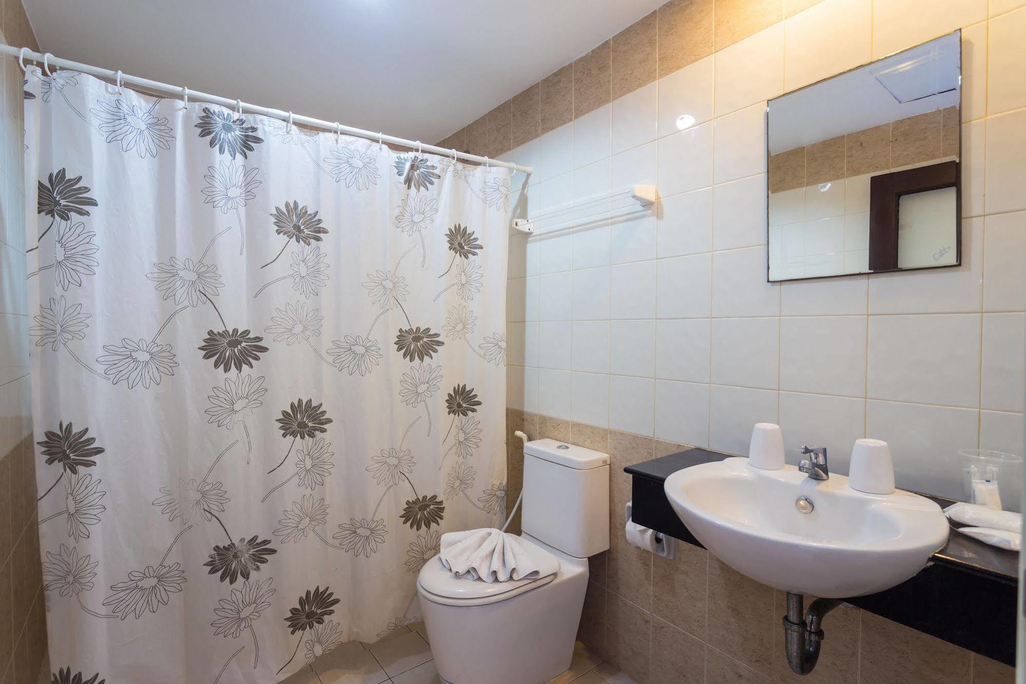 Sharaya Patong Hotel Екстер'єр фото