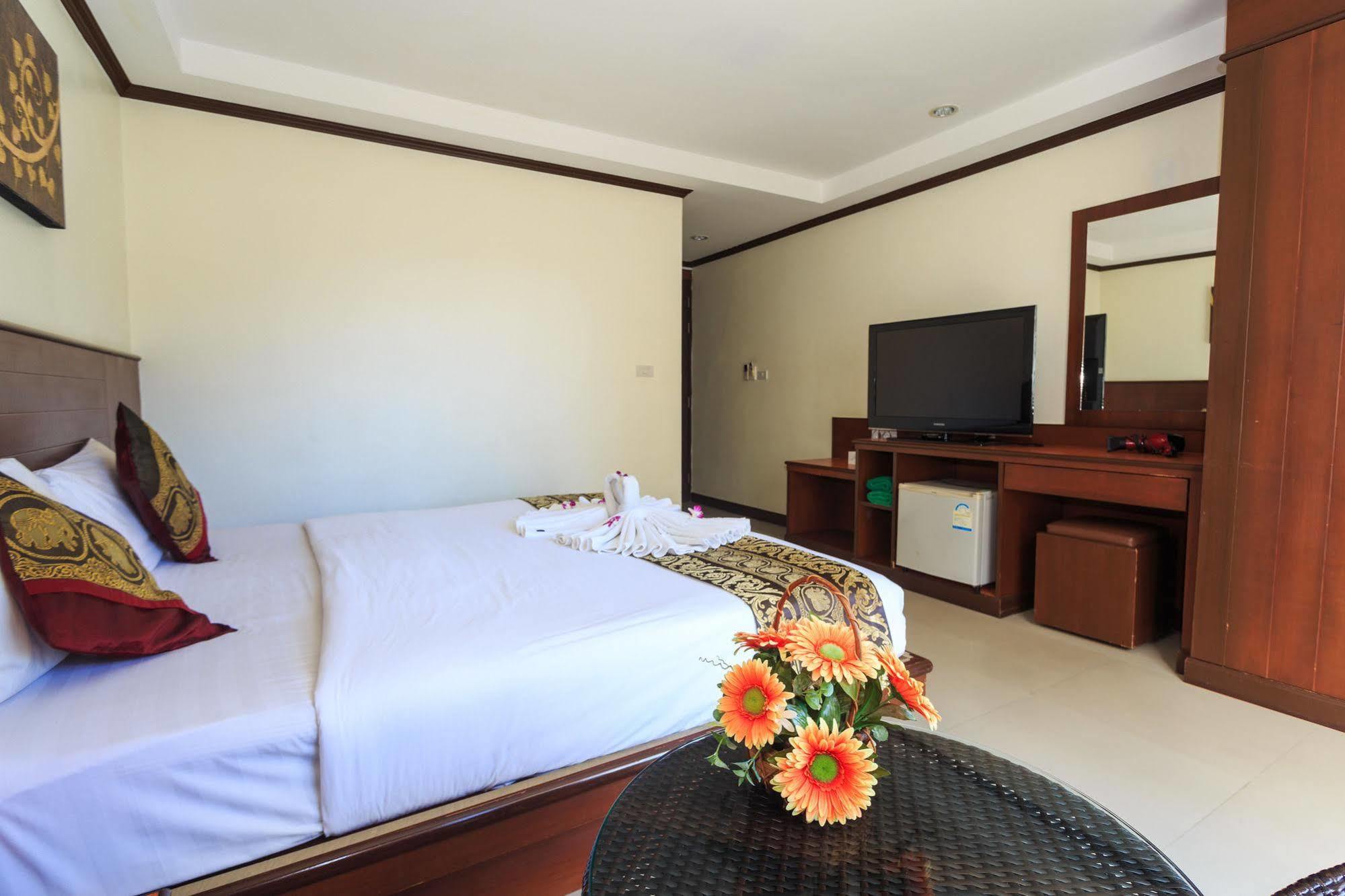 Sharaya Patong Hotel Екстер'єр фото