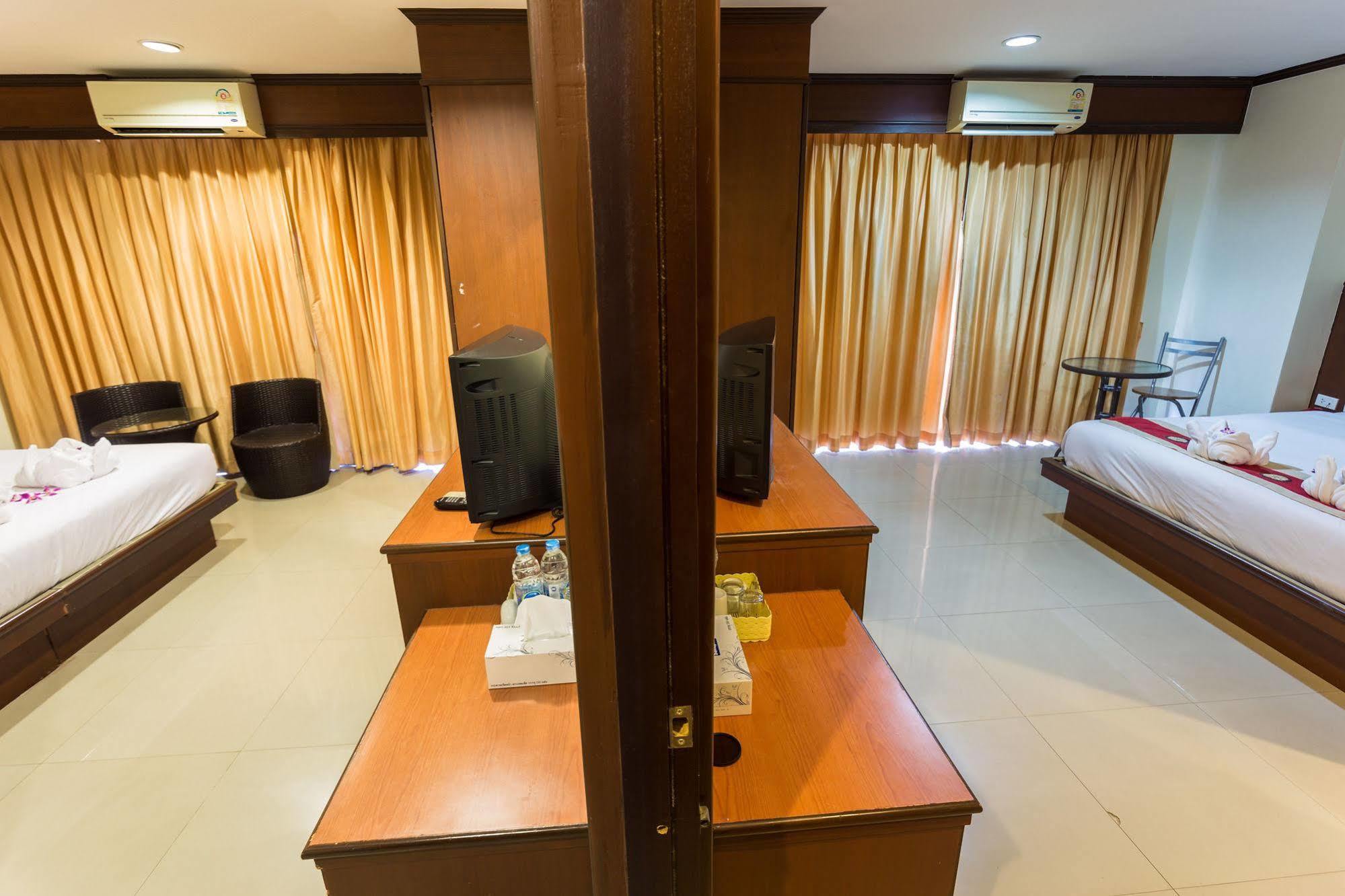 Sharaya Patong Hotel Екстер'єр фото