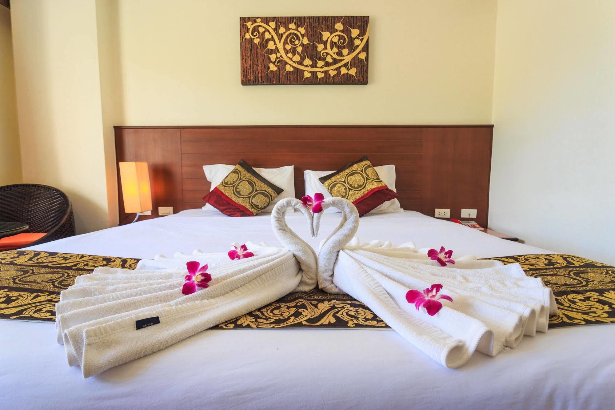 Sharaya Patong Hotel Екстер'єр фото