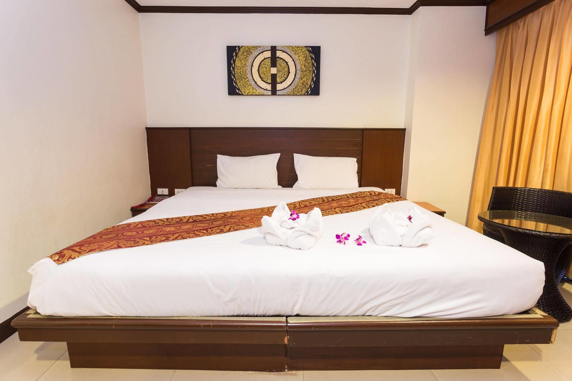 Sharaya Patong Hotel Екстер'єр фото