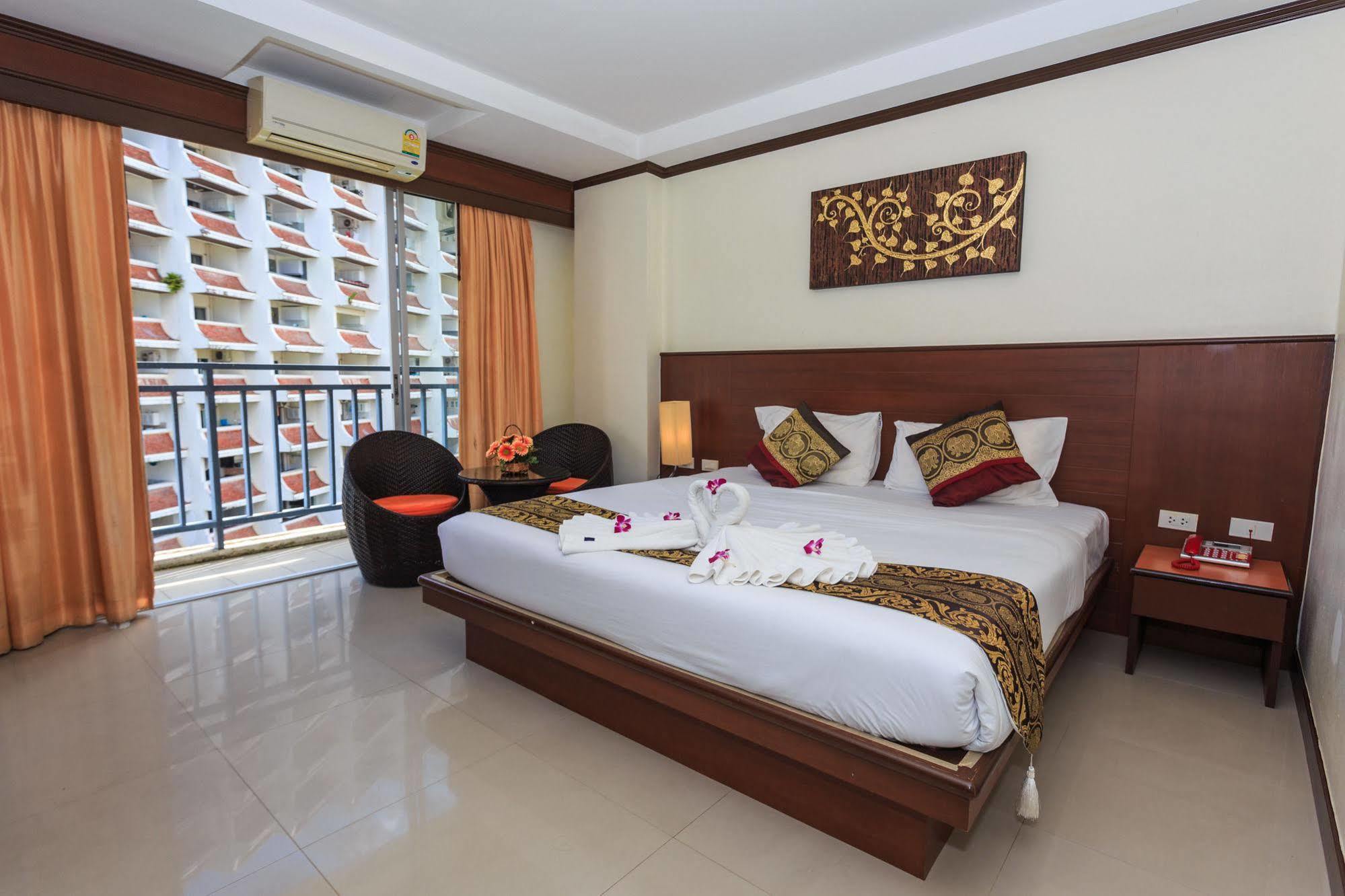 Sharaya Patong Hotel Екстер'єр фото
