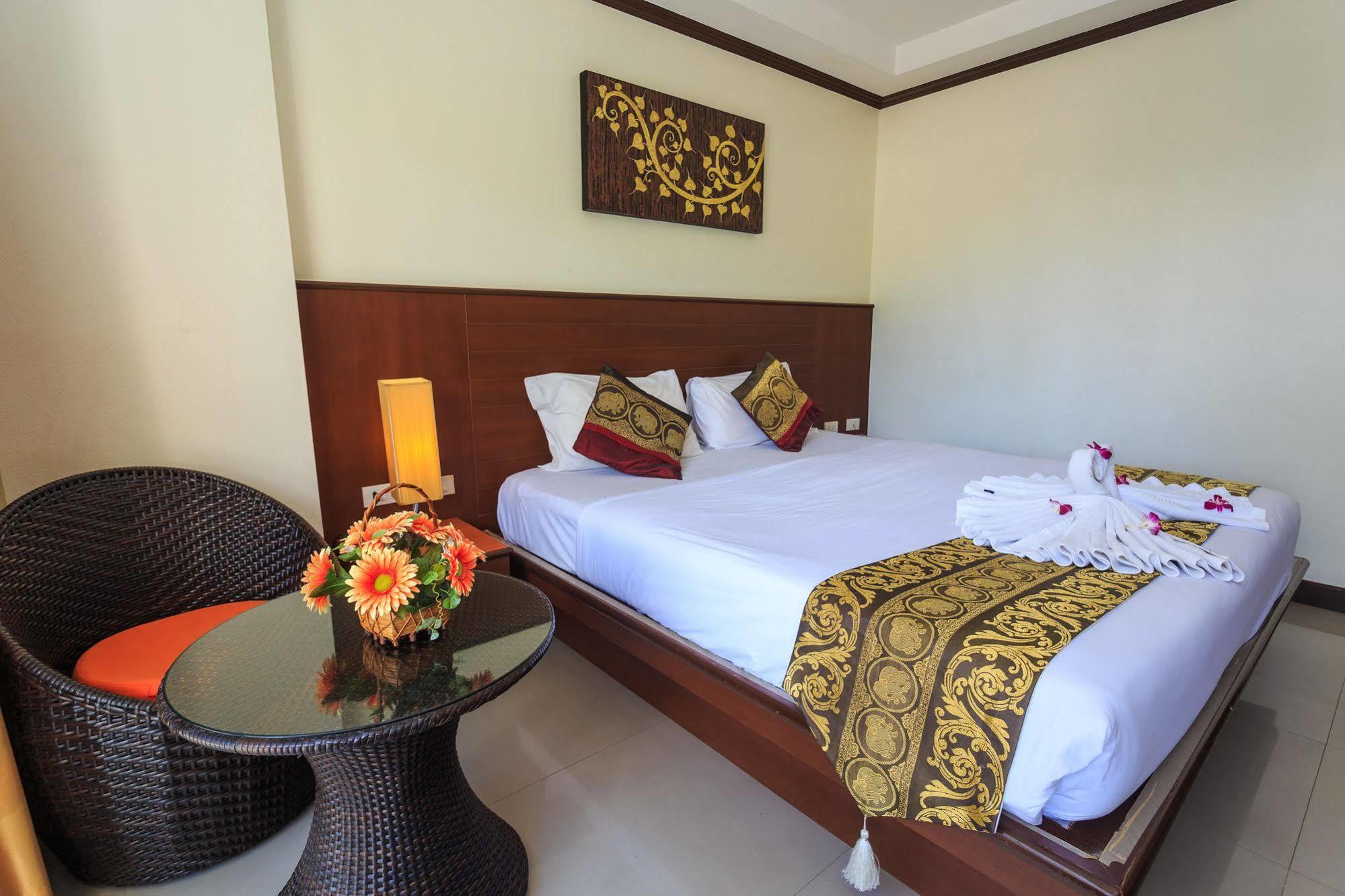 Sharaya Patong Hotel Екстер'єр фото