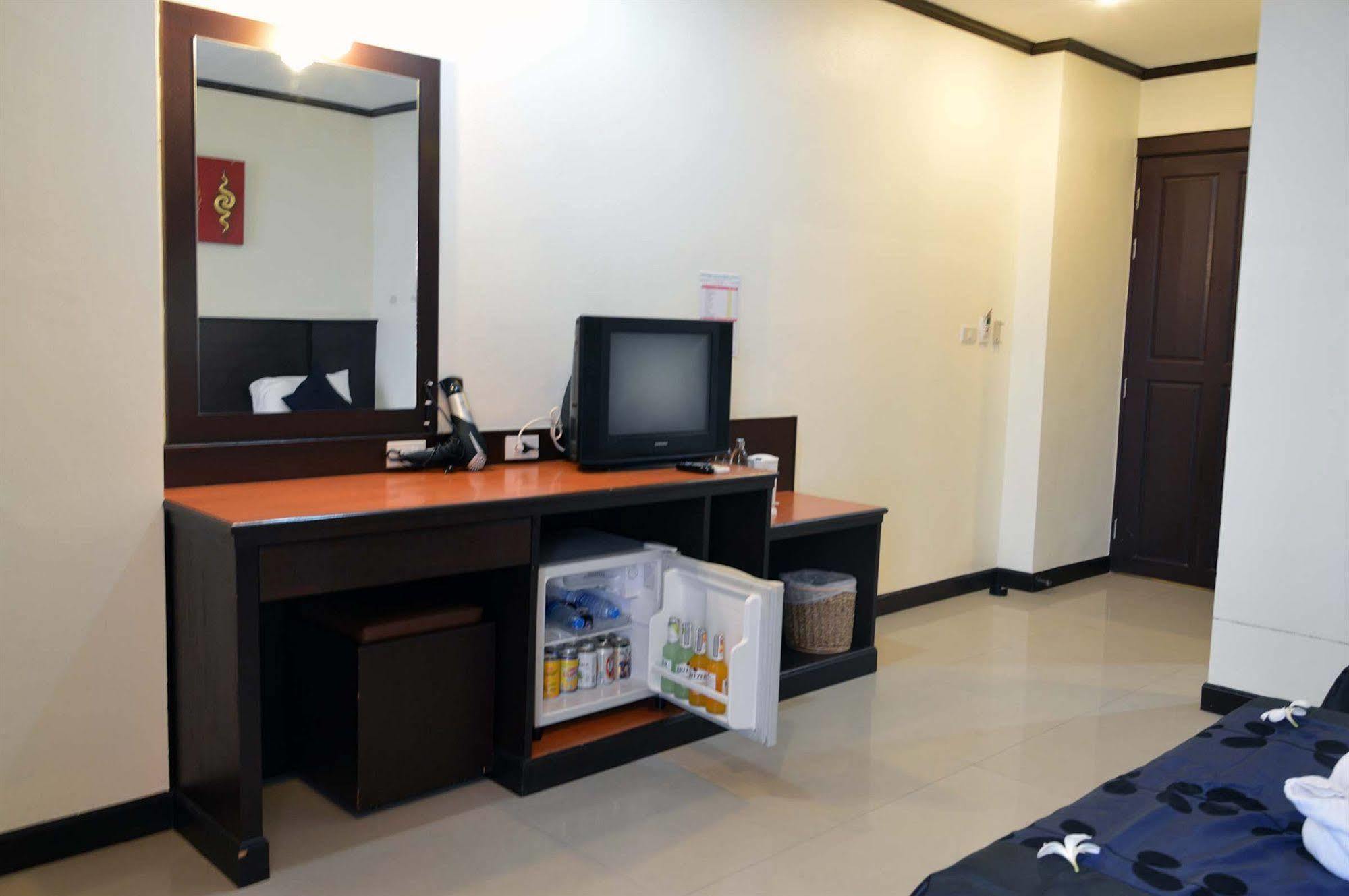 Sharaya Patong Hotel Екстер'єр фото