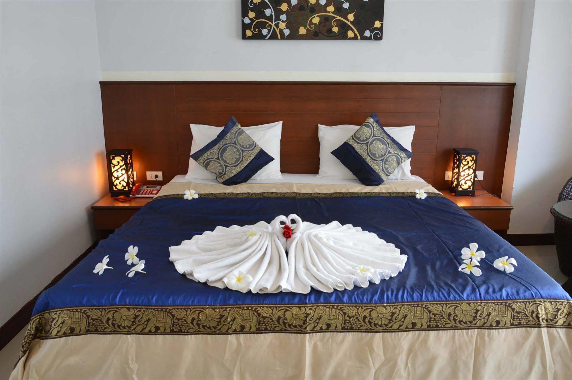 Sharaya Patong Hotel Екстер'єр фото
