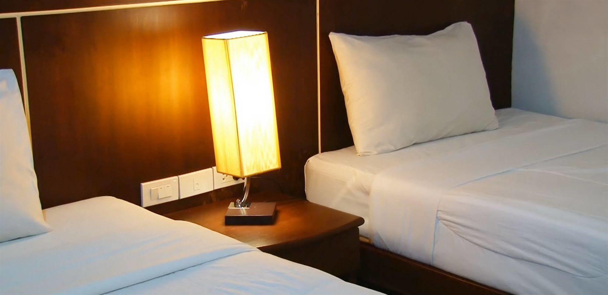 Sharaya Patong Hotel Екстер'єр фото
